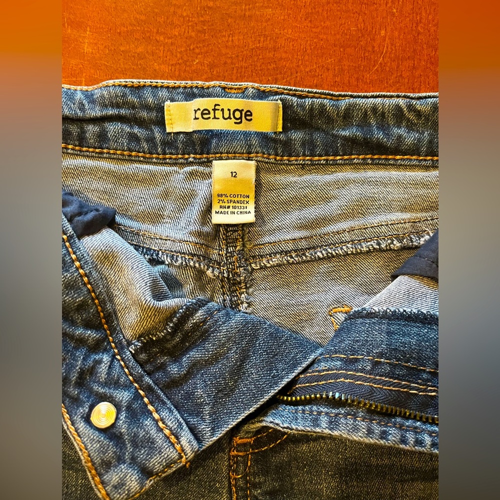 Distressed ripped denim shorts. High-rise, 5 pockets. Medium washed blue. Sz 12 - Picture 3 of 8